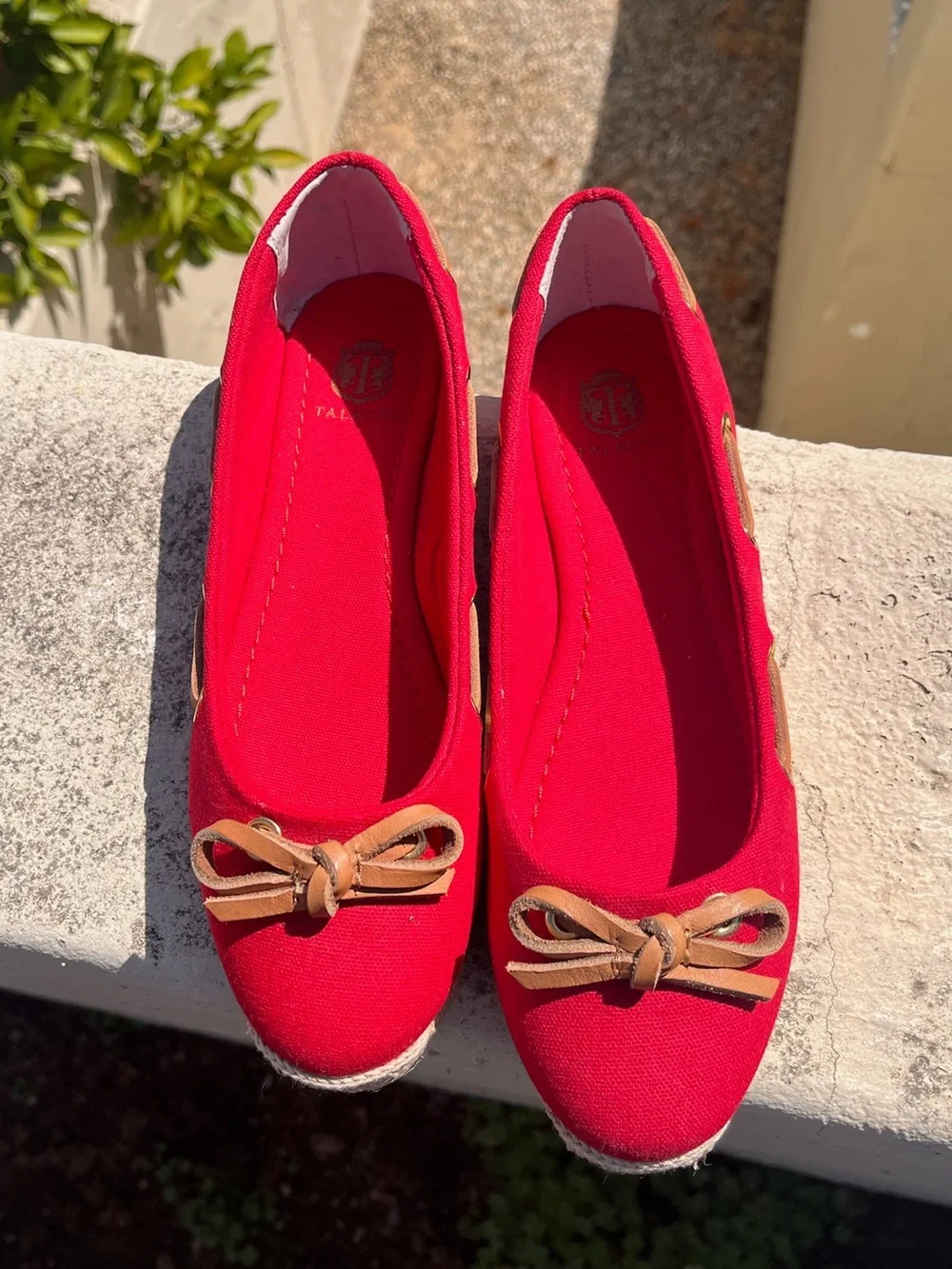 NWOT Talbots flat canvas skimmers with leather lacing - Size 7 1/2